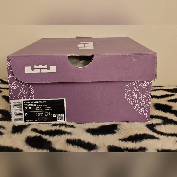 Nike LEBRON WITNESS VIII WOMENS 9 NWT - Picture 8 of 8